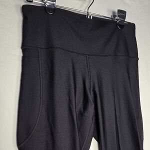 Like New! Under Armour Black Heat Gear Compression Leggings Medium